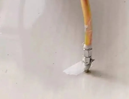 南票瓷砖空鼓维修公司专业解答在瓷砖铺贴过程中，如果使用的砂料过粗（如全部使用了粗砂），可能会导致以下问题
